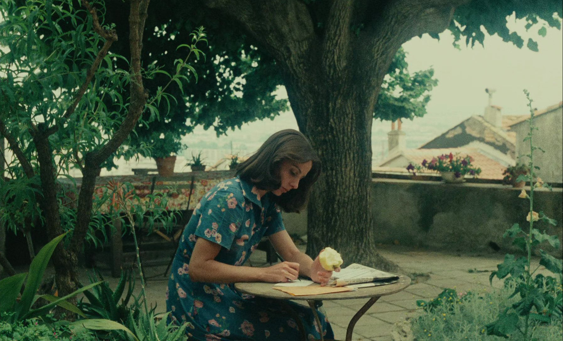 Girl with the needle (2023)